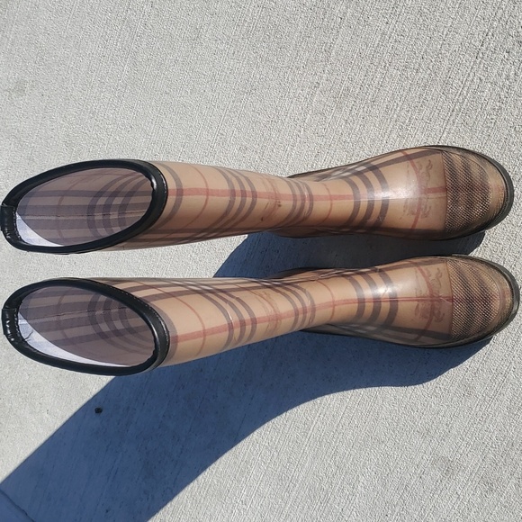 Burberry Rain Boots Made in Italy Size 9 - Picture 2 of 16